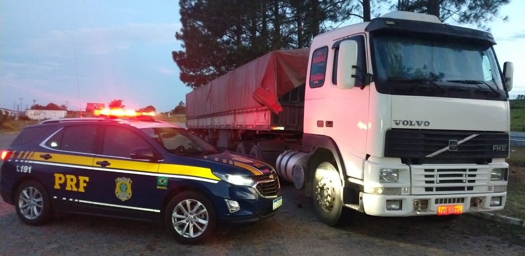 Caminhão roubado é localizado pela PRF