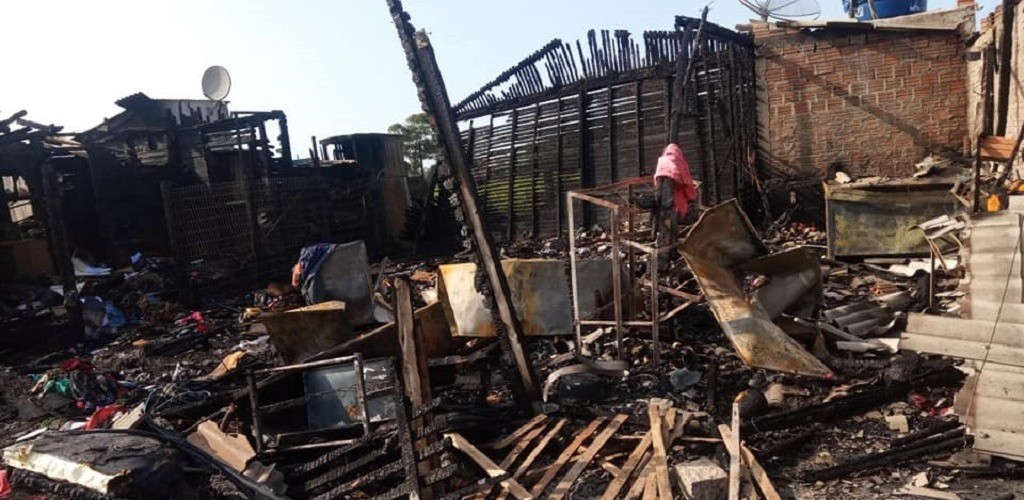 Após incêndio, comunidade se mobiliza em "Vakinha" para reconstrução de imóvel