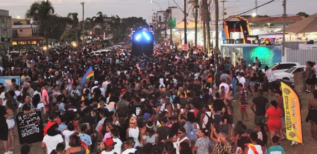 10ª Parada Livre reúne milhares de pessoas