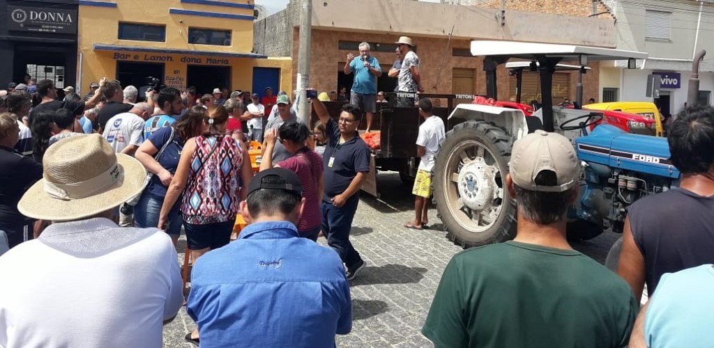 Agricultores nortenses protestam pela desvalorização da cebola