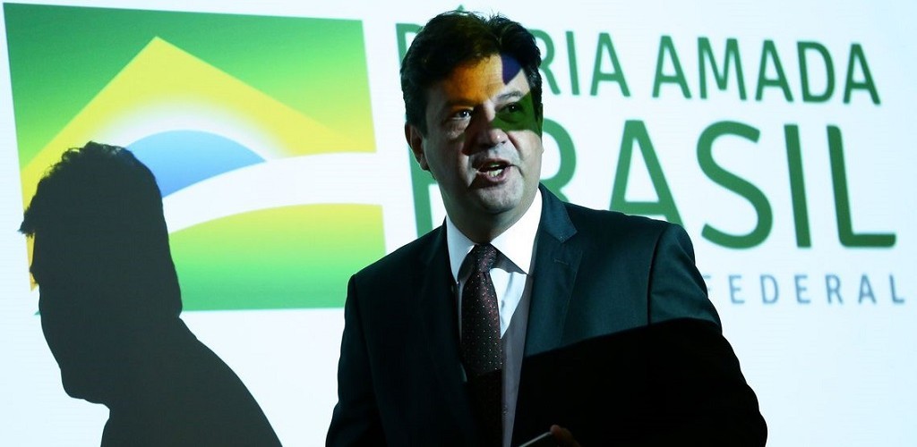 Ministro confirma primeiro caso suspeito de coronavírus no Brasil