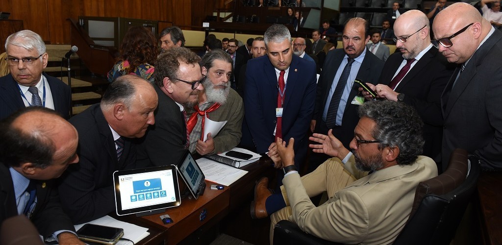 PEC que altera previdência e carreiras de servidores é aprovada em 2º turno pela Assembleia
