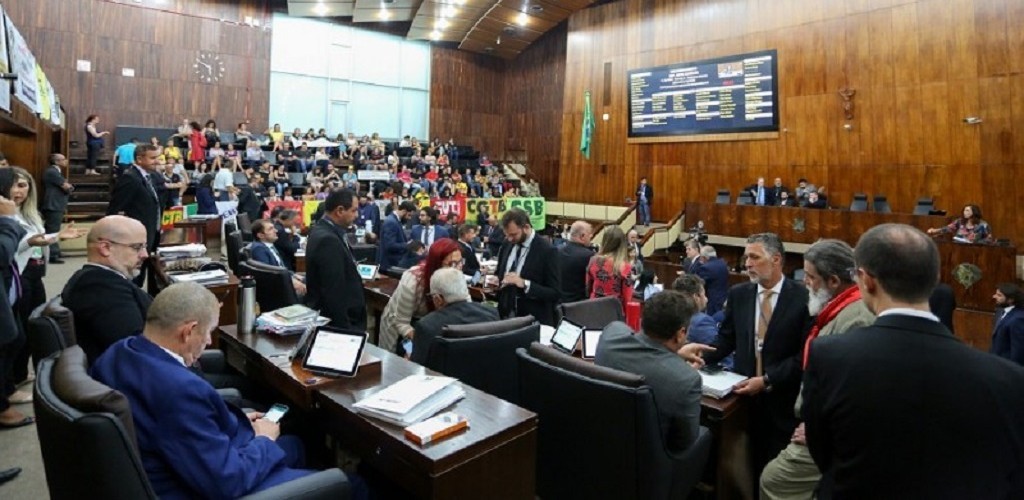 Estatuto do Magistério é aprovado por 32 votos a 19 na Assembleia