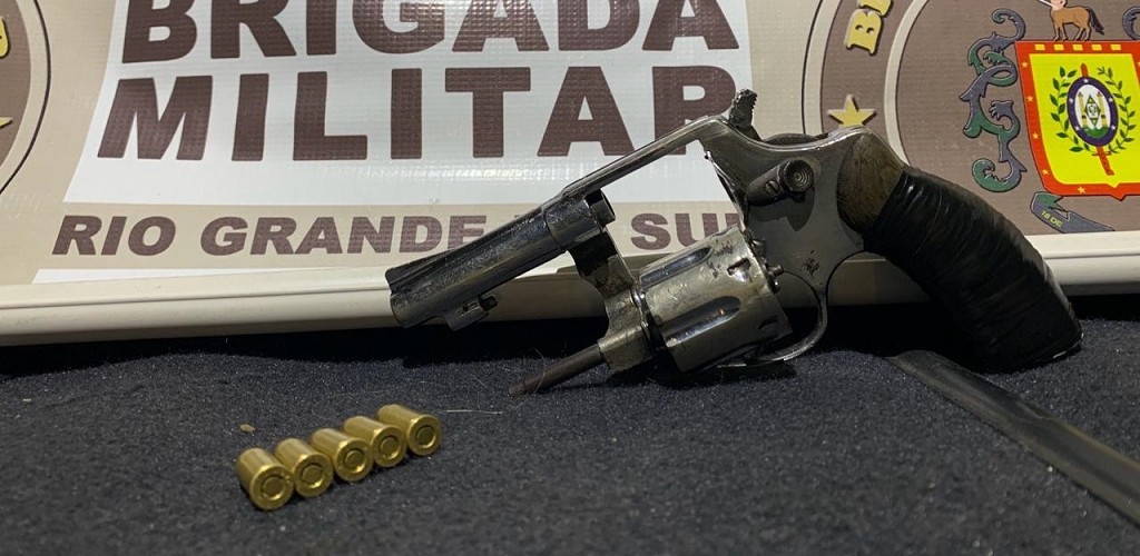 Dupla é presa após assaltar estabelecimento no bairro Bernadete