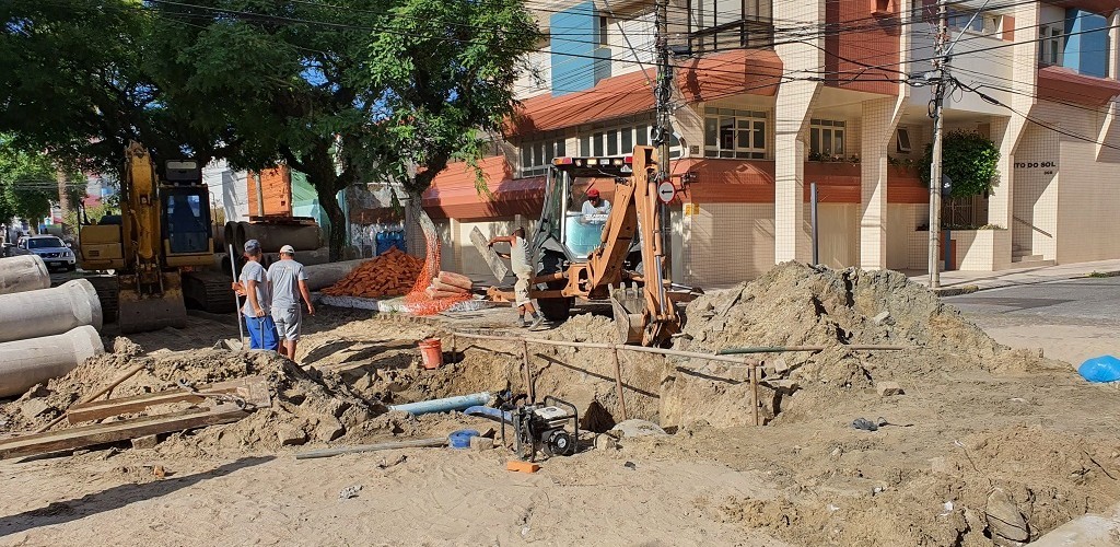 SMI dá início a obra de drenagem na Duque de Caxias