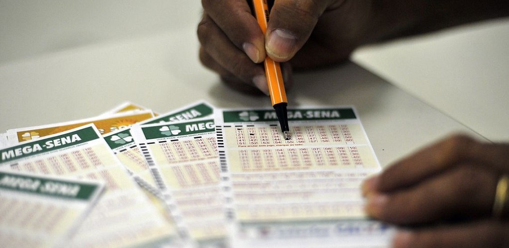 Apostadores da Mega da Virada sonham em ajudar a família e com viagens