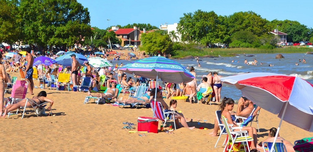 SLS tem fim de semana de praias lotadas