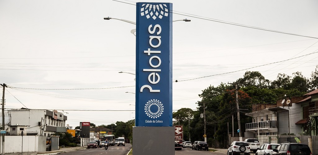 Prefeitura de Pelotas inaugura pórtico de entrada no Simões Lopes