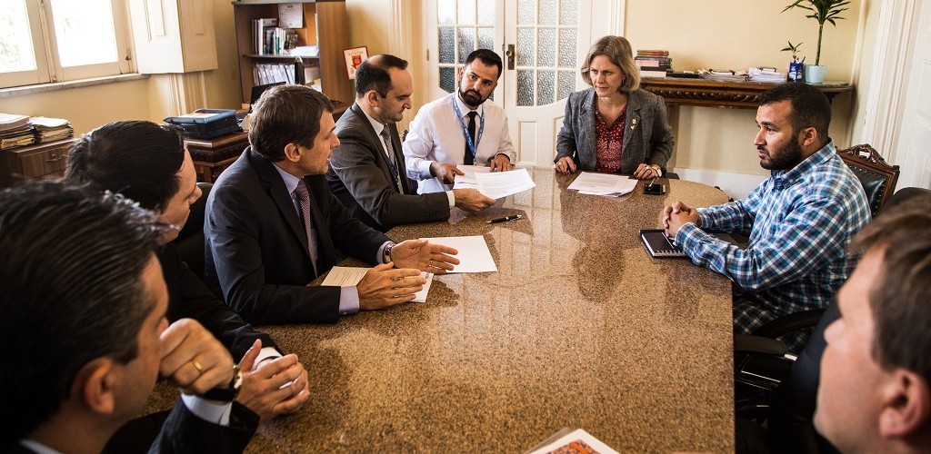 Prefeita assina contratos com a Caixa Federal