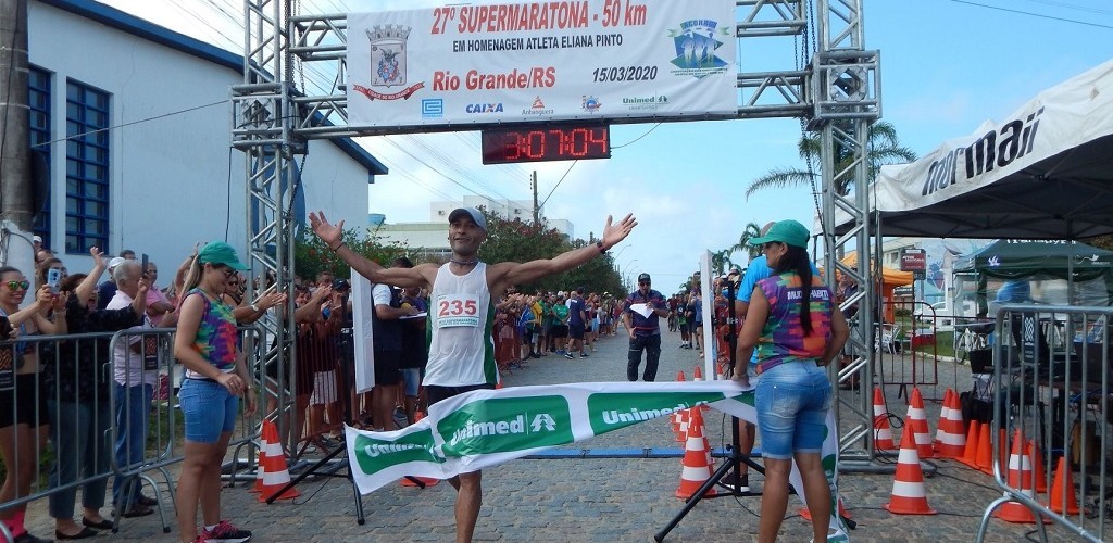 Renilto Batista dos Santos vence a 27ª Supermaratona