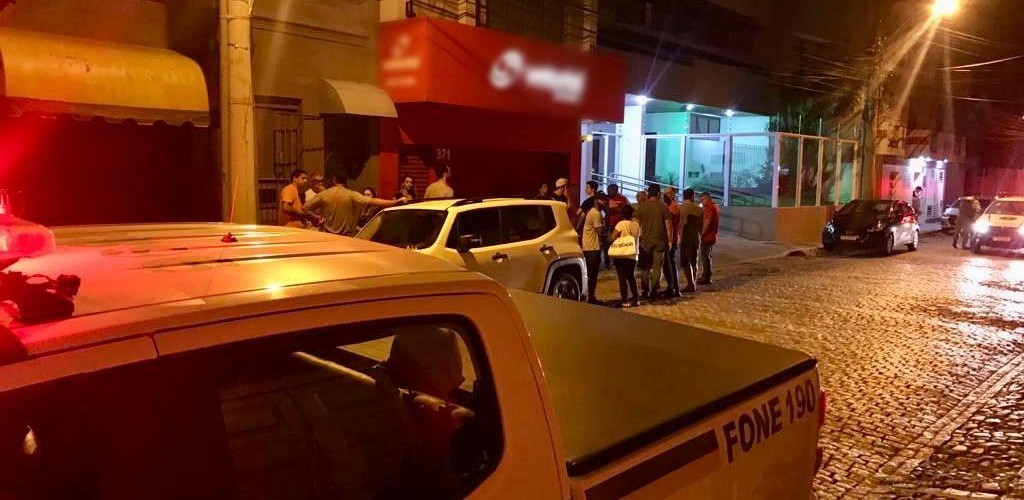 Assaltante faz reféns e acaba preso pela BM em RG