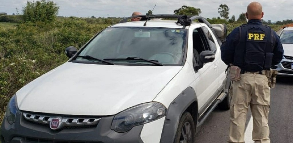 PRF apreende dólares, pesos uruguaios e reais sem procedência em Pelotas