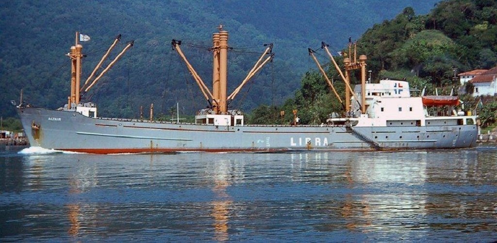 Navio Altair: guardiões preservam a história do cargueiro