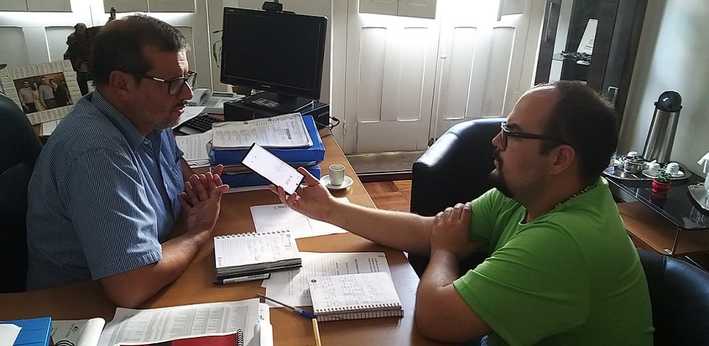 Prefeito responde questionamentos de ouvintes