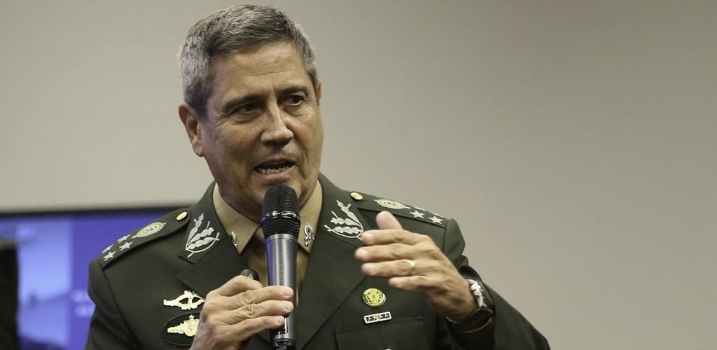 Braga Netto vai coordenar os ministros, diz Bolsonaro