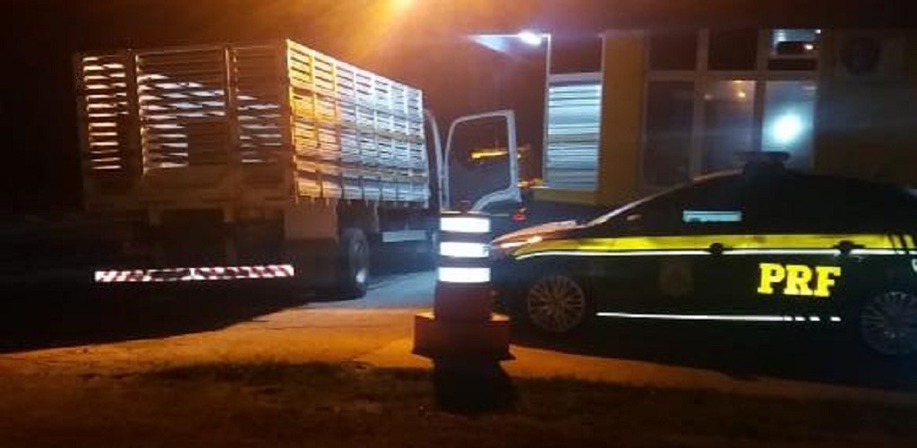 Caminhão roubado em São Sebastião do Caí é localizado pela PRF em Pelotas