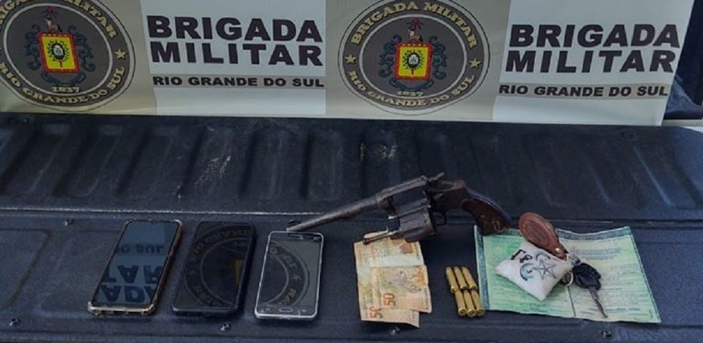 BM prende homens por porte ilegal de arma de fogo no Cassino