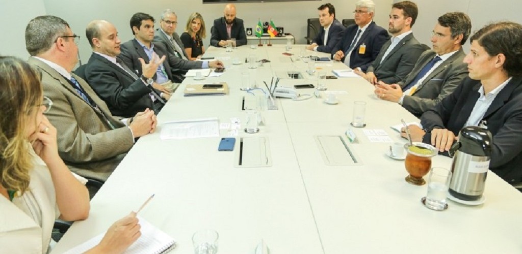 Governador discute projetos para o desenvolvimento da indústria naval