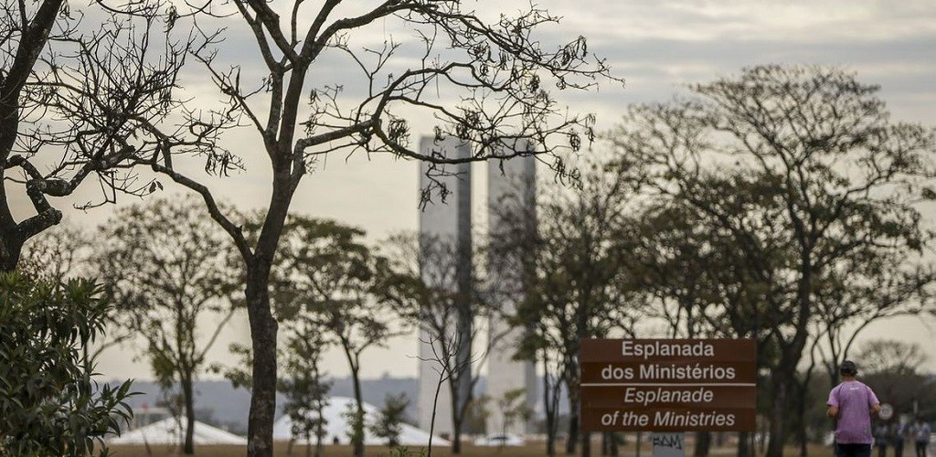 Reforma administrativa pretende revisar salários e número de carreiras