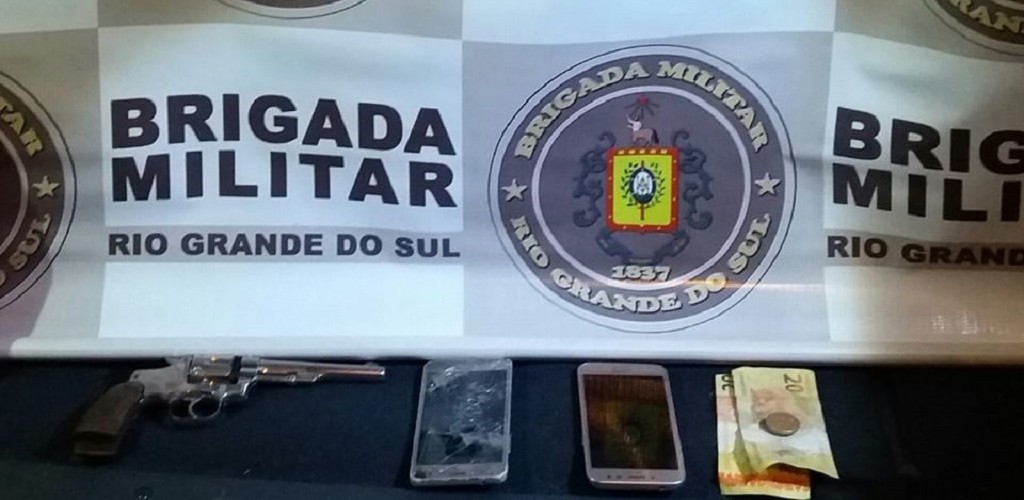 Brigada Militar prende três homens por porte ilegal de arma de fogo