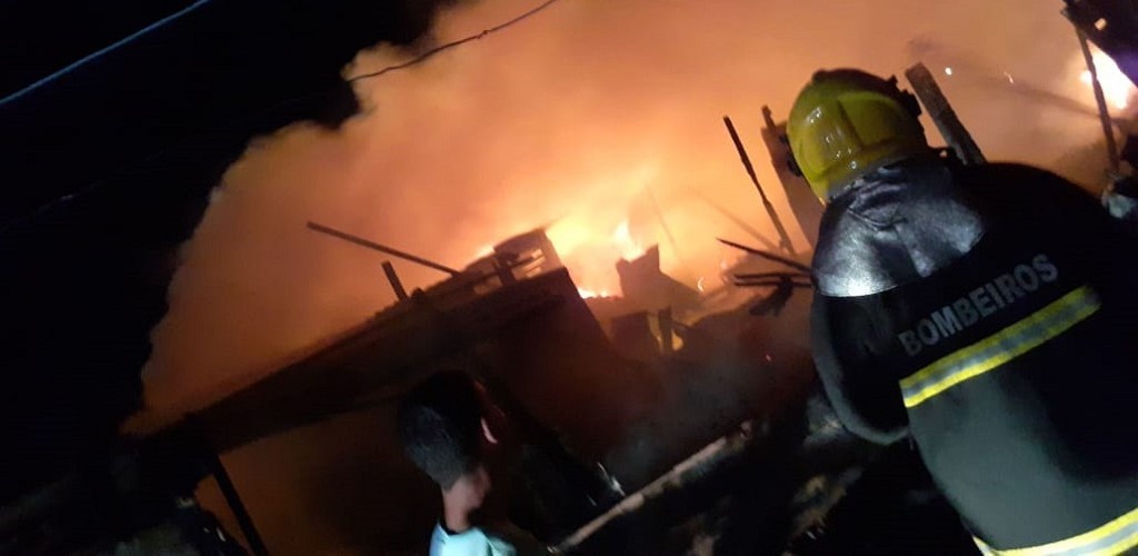 Incêndio atinge duas residências no Bairro Getúlio Vargas