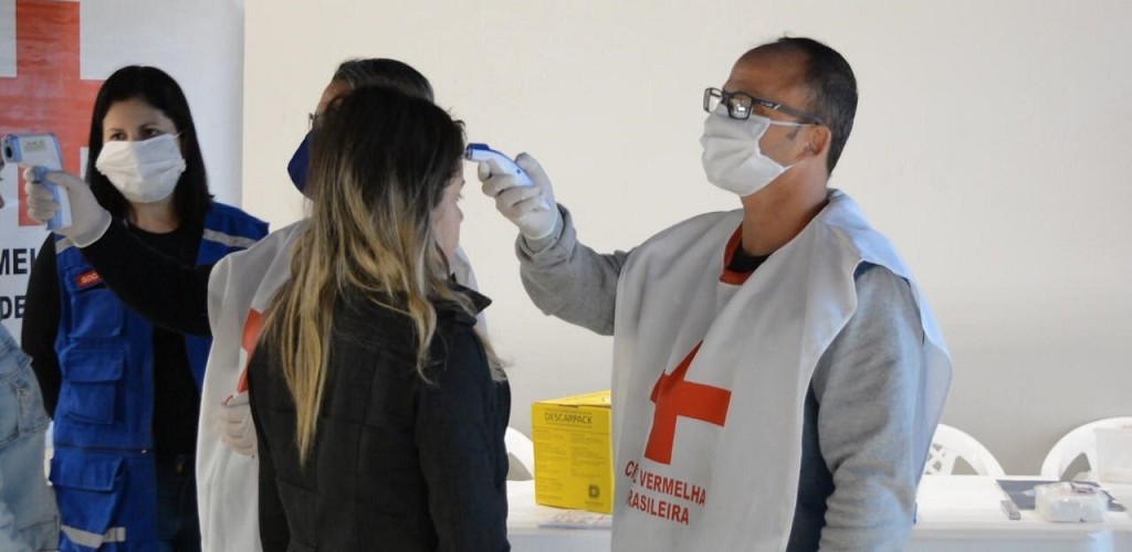 Cruz Vermelha atua na Estação Rodoviária na prevenção do Covid-19