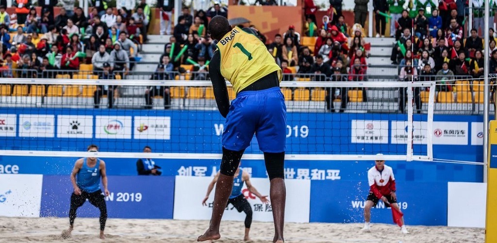 Mundial de Vôlei de Praia é adiado para 2022