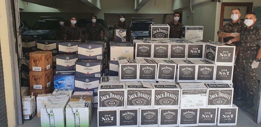 Receita Federal em Pelotas doa  garrafas de bebidas alcoólicas para produção de álcool gel e derivados 