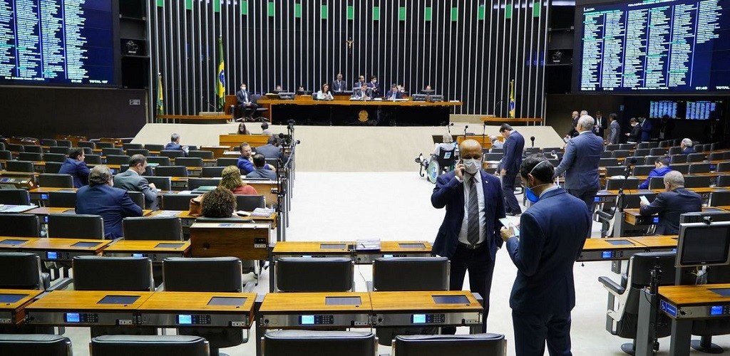 Câmara aprova auxílio de R$ 600 por mês para trabalhador informal