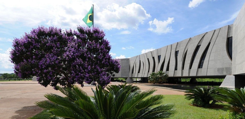 STJ concede regime domiciliar a presos por pensão alimentícia