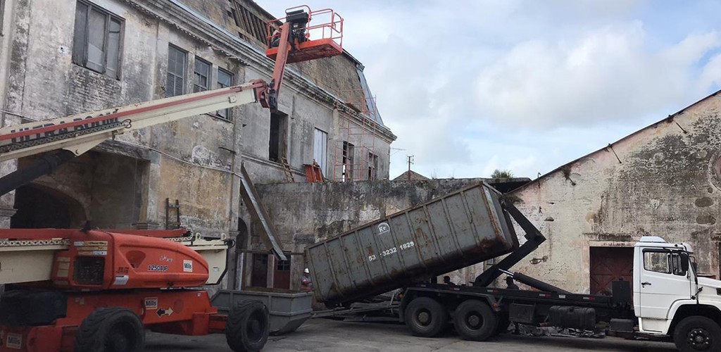 Início da obra de restauro da antiga fábrica Rheingantz é antecipado por risco de desabamento
