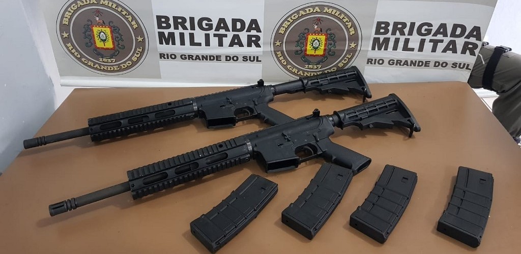 Brigada Militar prende homem com dois fuzis em Pelotas