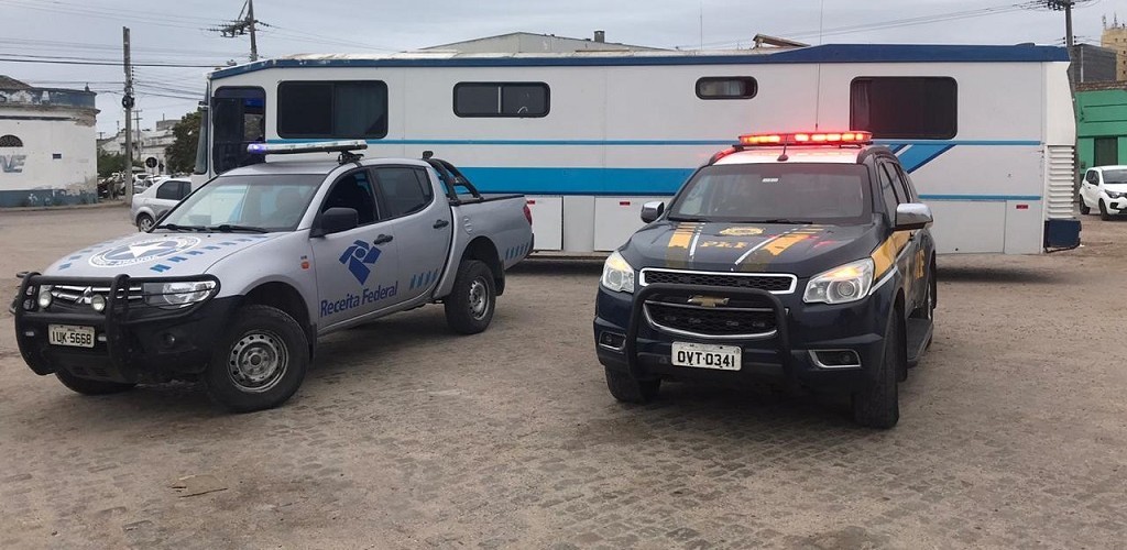 Homem é preso na balsa entre RG e SJN com mais de 142 mil maços de cigarros contrabandeados