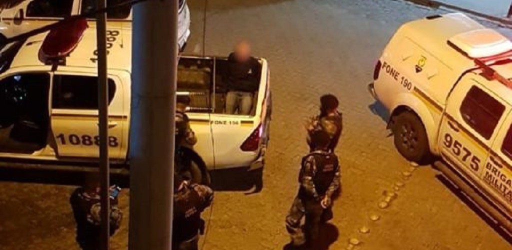 Homem assalta supermercado, foge e acaba preso pela BM