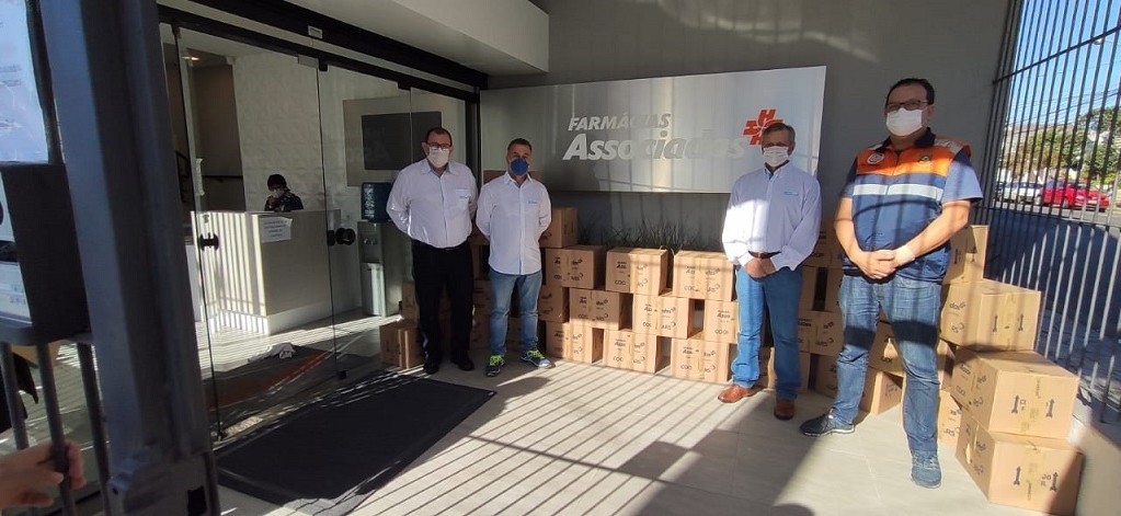 Farmácias Associadas doa 20 mil máscaras cirúrgicas para a SES