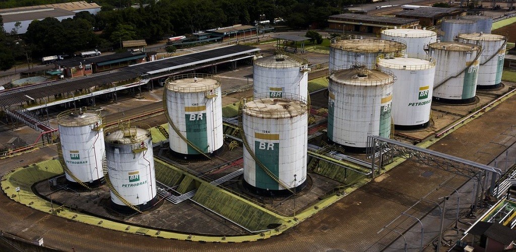 Preço da gasolina da Petrobras para distribuidoras sobe 12%