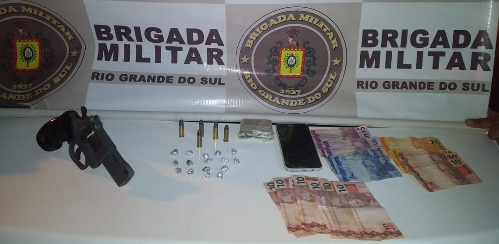 BM prende homem por porte ilegal de arma de fogo e tráfico de drogas em Rio Grande