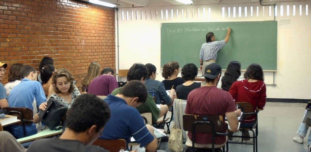 Governo autoriza a suspensão de parcelas do Fies