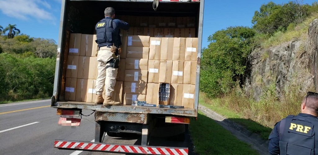 Contrabandista é preso com carga de cigarros avaliada em mais de 2 milhões de reais