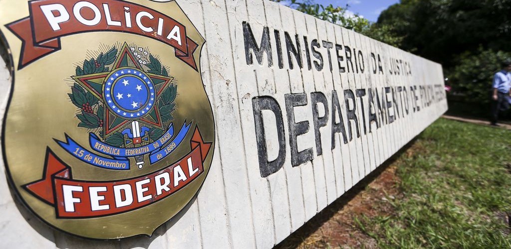 Em inquérito contra fake news, PF cumpre mandados em cinco estados e no DF