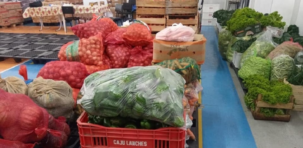 Mais de 5 toneladas de hortifrutigranjeiros são entregues para alunos da Rede Municipal