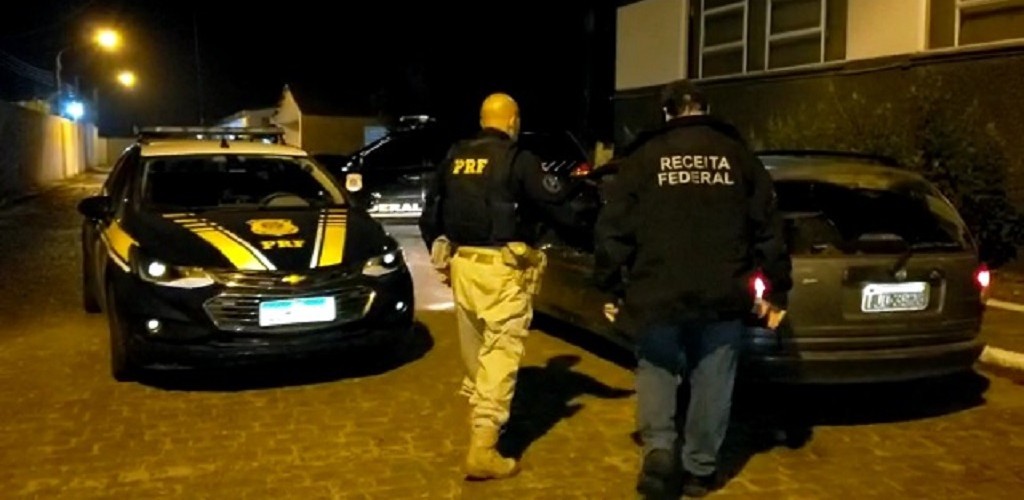 PRF, Receita Federal e Brigada Militar apreendem cigarros contrabandeados em Pelotas