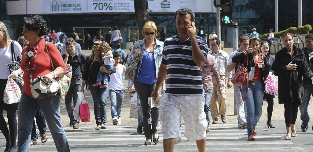 Taxa de desemprego cresce para 12,6% em abril, diz IBGE
