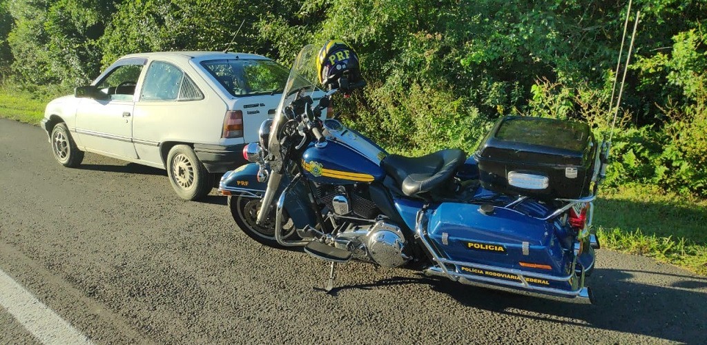 PRF recupera veículo furtado em Pelotas