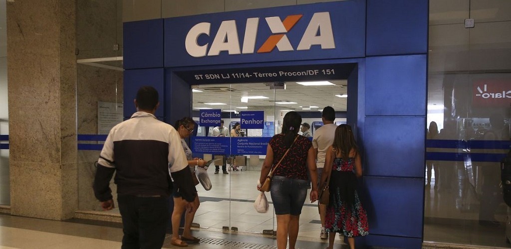 Caixa abre duas horas mais cedo a partir de amanhã