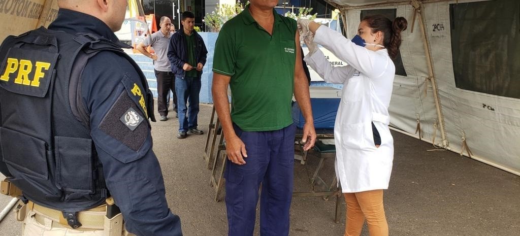 Caminhoneiros terão vacinação contra a gripe no posto PRF 