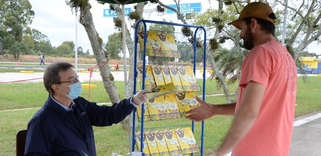 Caminhoneiros recebem ação de saúde e educação na BR-116