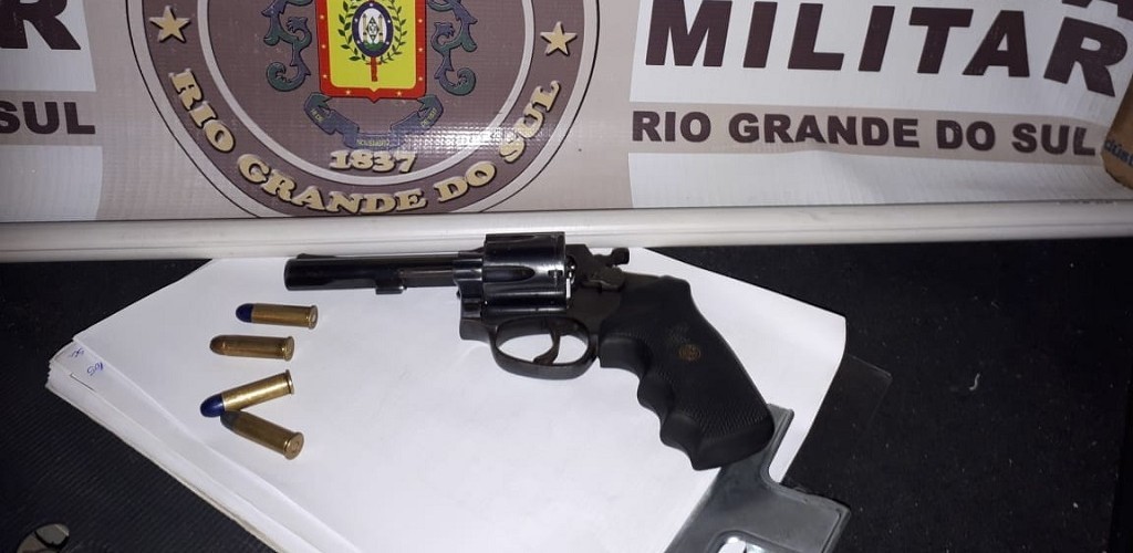 Brigada Militar prende homem por porte ilegal de arma de fogo em Rio Grande