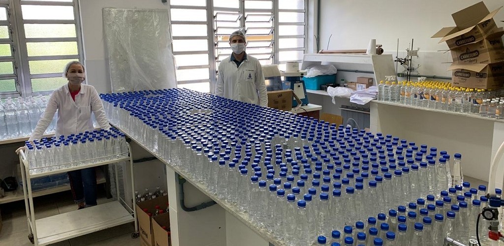 Fruki doa embalagens para álcool produzido para hospitais e comunidades carentes