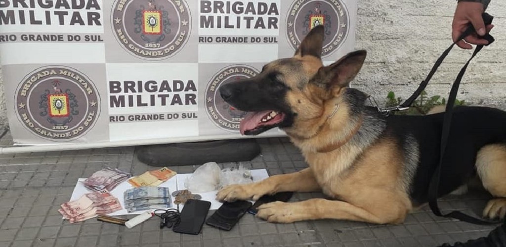 BM prende dois homens e apreende adolescente por tráfico de drogas